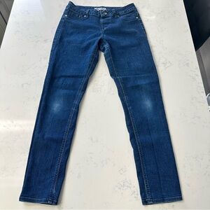 Peter Nygard Women's Skinny Jeans in Dark Blue Wash